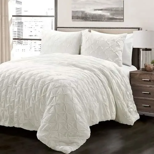 Elegant White Pleated Cotton Bedding Set for Full/Queen Beds - 3 Piece