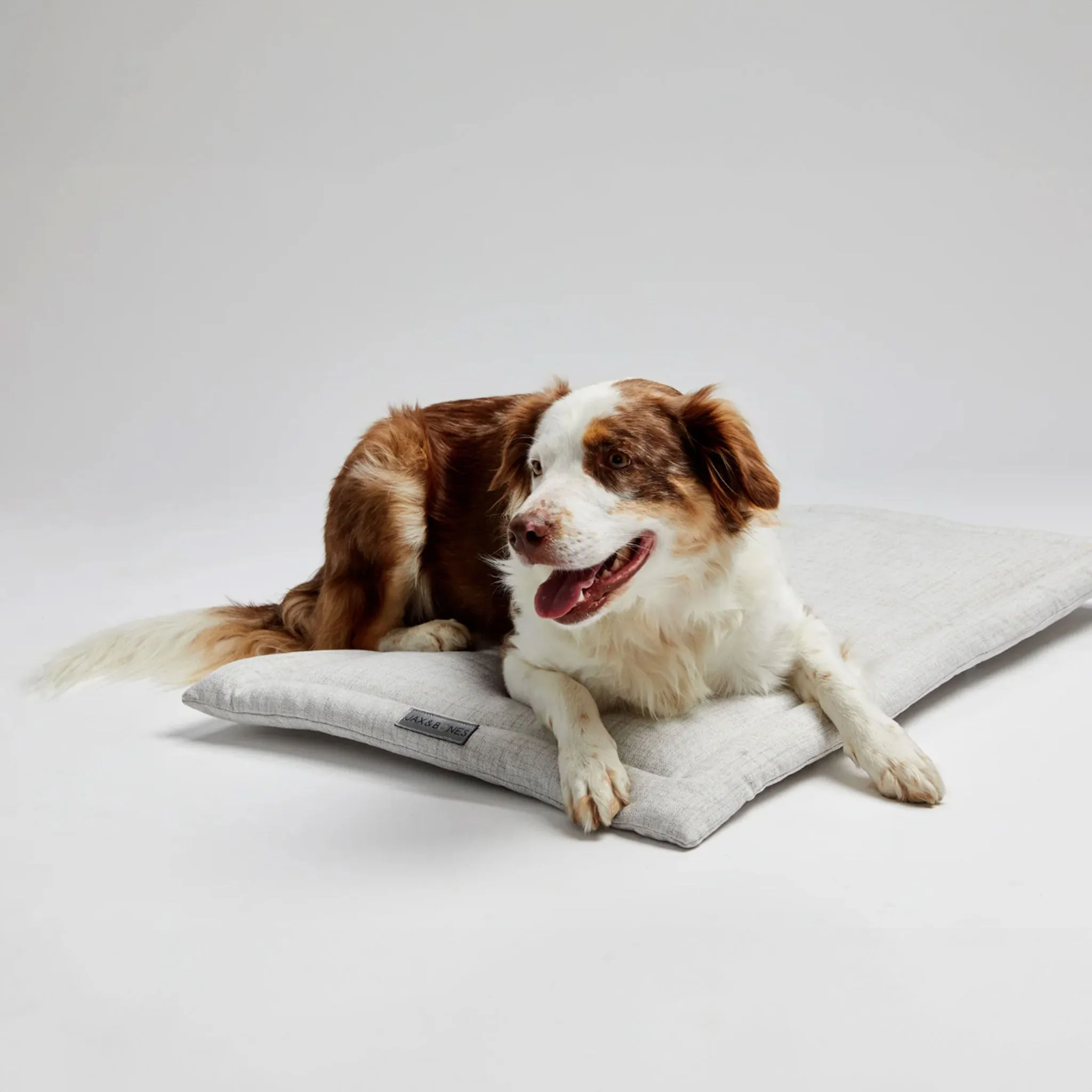 Jax & Bones Cozy Mat - Lark Ivory